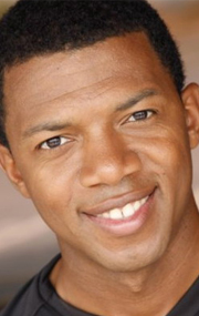 Актер Майлз Массенден