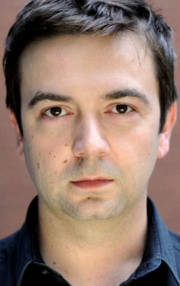 Актер Саймон Лоу