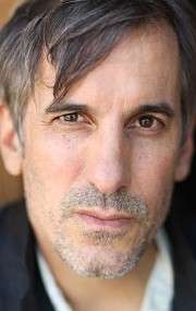 Актер Уэйн Пер