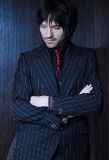 Актер Джастин Дж. Гибсон