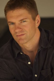 Актер Travis Grenke