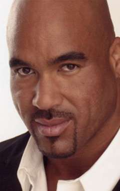 Актер Аарон Брамфилд