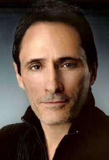 Актер Джордж ДелХойо