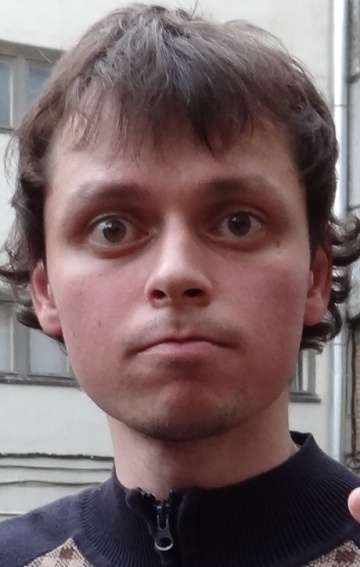 Актер Виктор Комаров