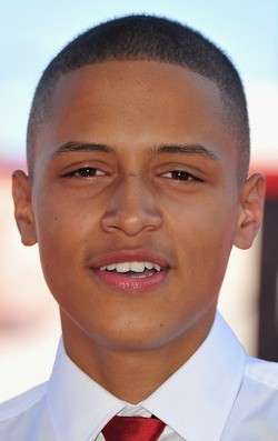 Актер Соломон Глэйв