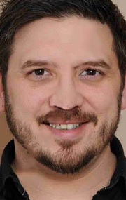 Актер Адам Прикетт