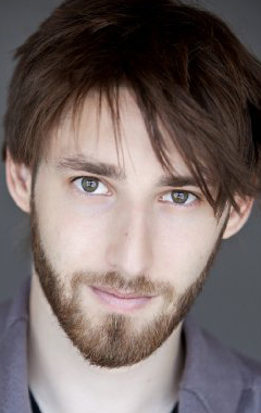 Актер Адам Бернетт