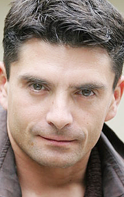 Актер Мэтью Лоренко