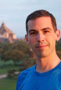 Актер Джон Пол Лопез