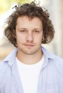 Актер Роуэн Хиллс