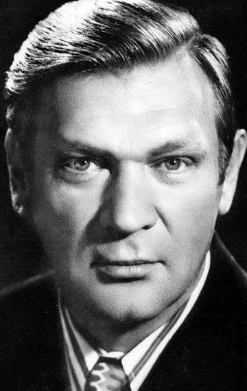 Актер Пётр Вельяминов