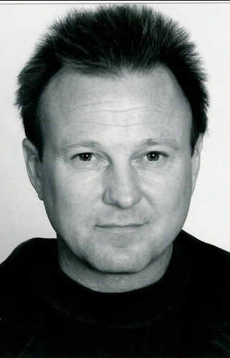 Актер Ник Мини