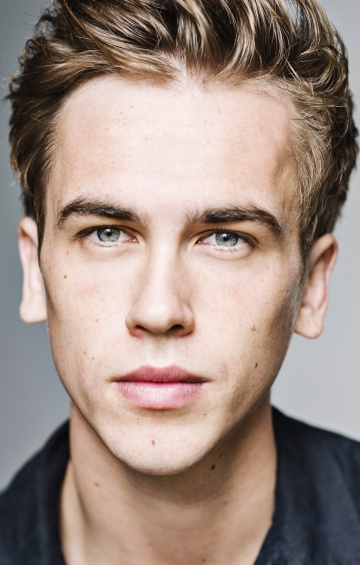 Актер Джексон Бьюз