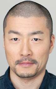 Актер Йозеф Аоки