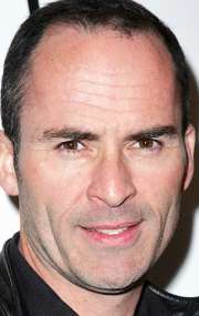 Актер Марк Дервин