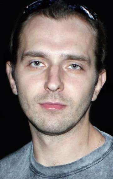 Актер Антон Савенков