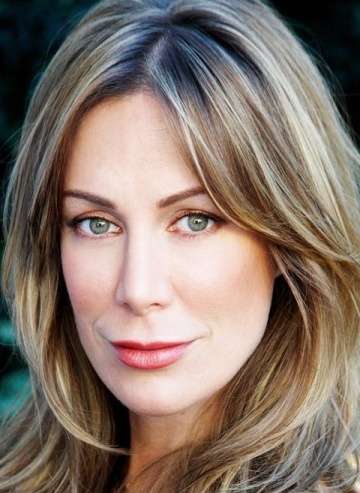 Актер Симон Беннетт-Смит