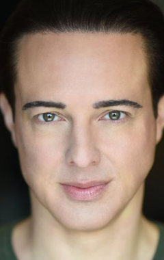 Актер Крис Скерис