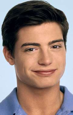 Актер Эндрю Лоуренс