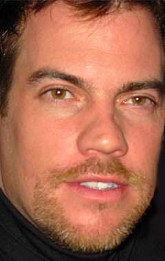 Актер Митч Маллэни