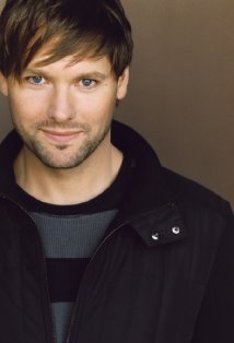 Актер CJ Брэйди