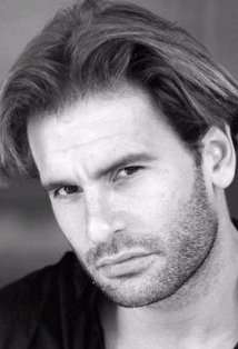 Актер Джеймс Донован