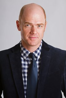 Актер Аарон Робертс