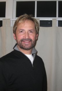 Актер Марк С. Керр