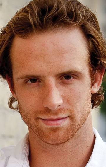 Актер Адам Хертиг