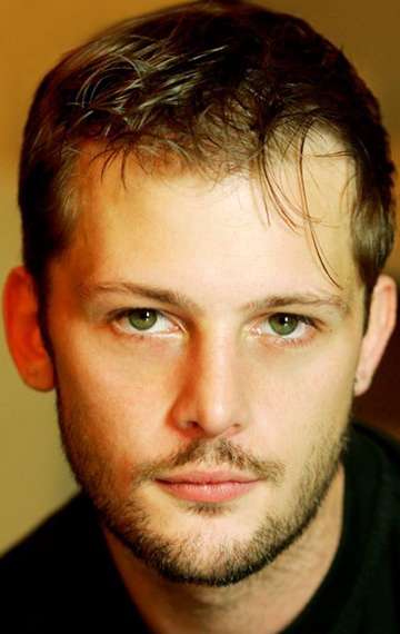 Актер Николя Дювошель