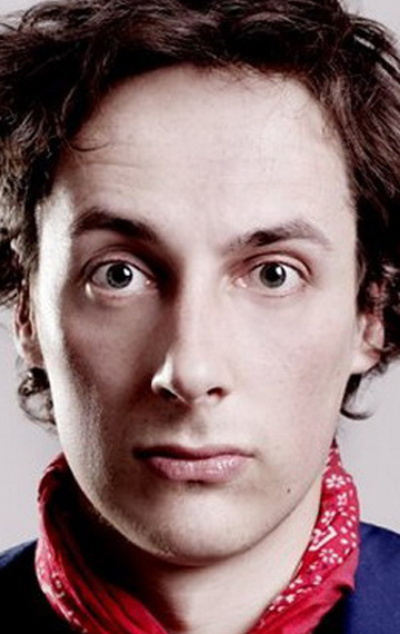 Актер Том Белл