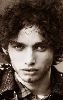 Актер Тео Чолби