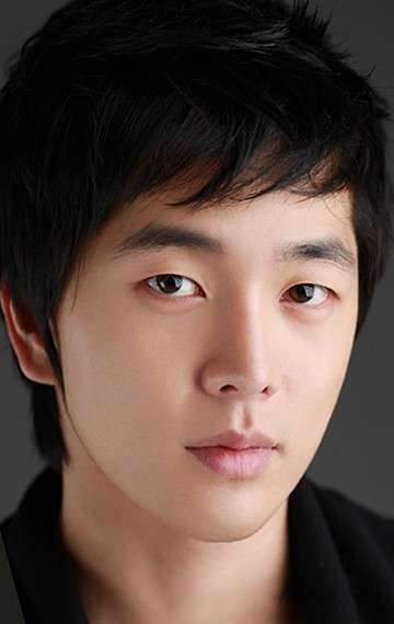Актер Ли Хён Чжин