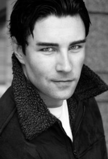 Актер Бэрри Осташ