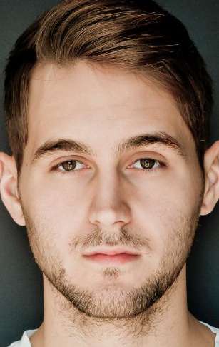 Актер П.Дж. Будуск