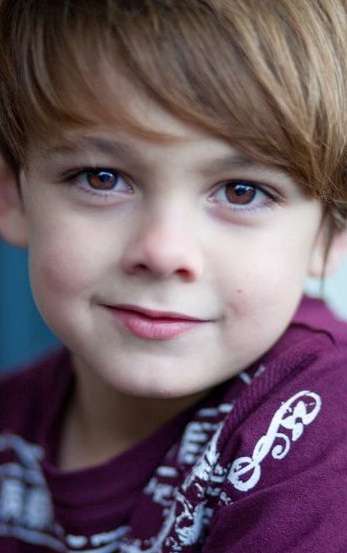 Актер Макс Чарльз