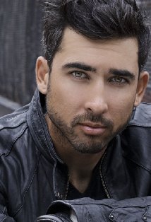 Актер Адам Вуд