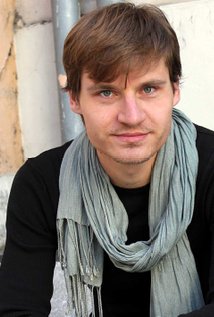 Актер Tom Pilath