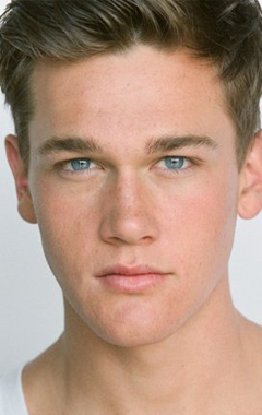 Актер Тейлор Джон Смит