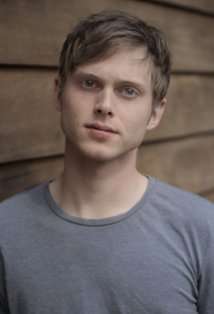 Актер Джошуа Брэйди