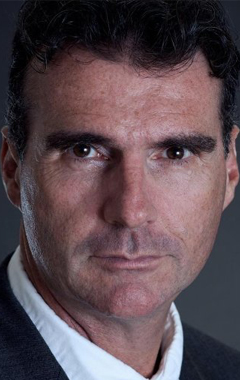 Актер Томми МакИннис