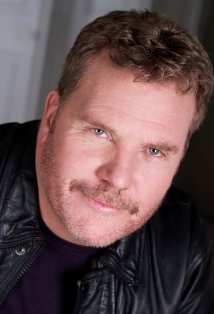 Актер Ной Стэггс