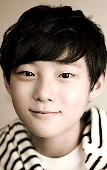 Актер Ян Кён Мо