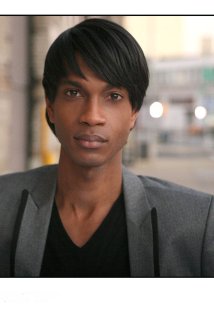 Актер Логан Торо