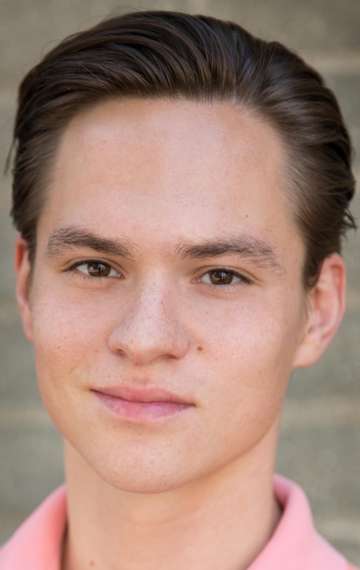 Актер Марк Л. Янг