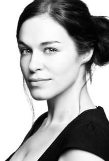 Актер Kirsty Averton