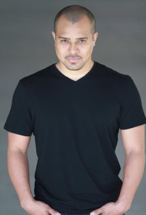 Актер Лоренцо Кэллэндер