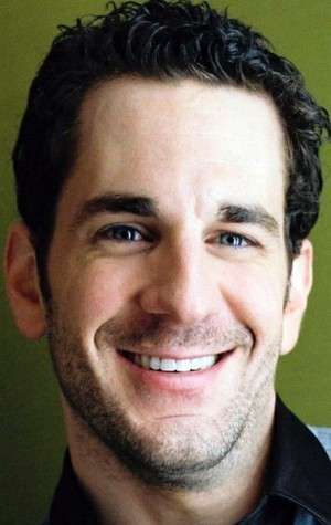 Актер Аарон Абрамс