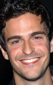 Актер Джонатан Черри