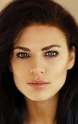 Актер Твинни Ли Мур